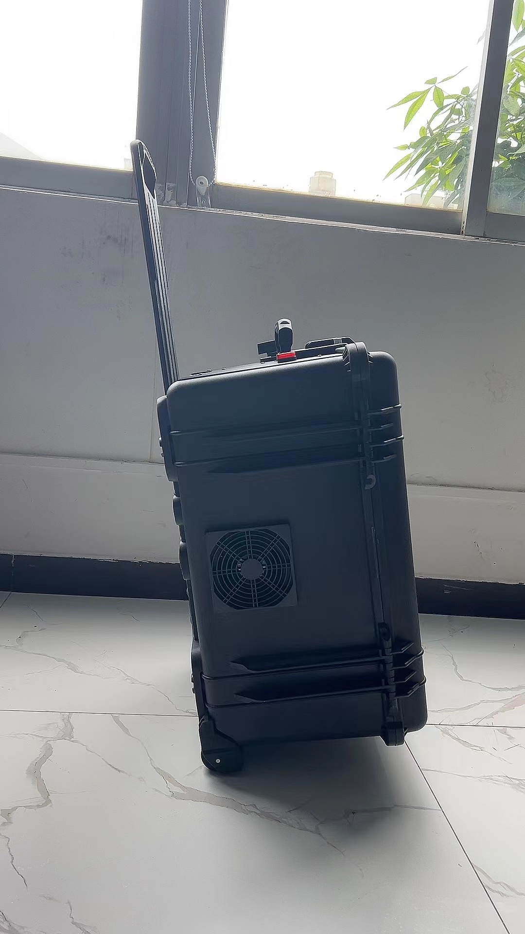 新青手拉箱型移动通信干扰器